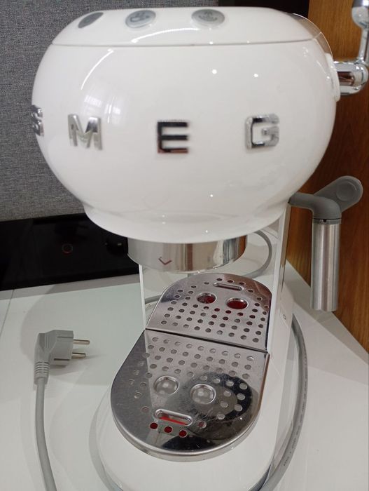 Ekspres kolbowy SMEG ECF01