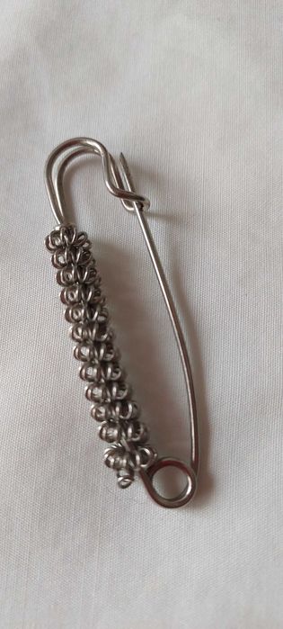 Pregadeiras, bijuteria e prata