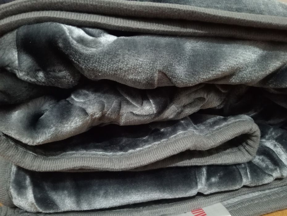 Gruby dwustronny koc tłoczony. Narzuta, pled 160x210cm.