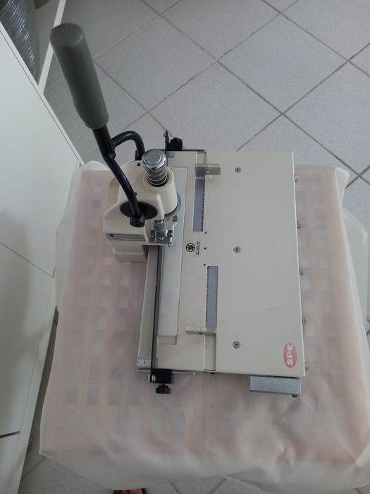 Furador profissional SPC Filepecker IX - até 300 folhas  manual