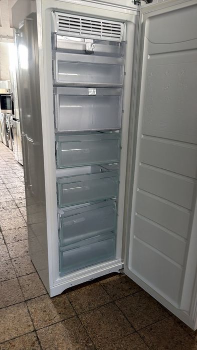Arca HOTPOINT branco