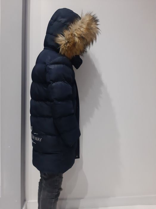 Kurtka zimowa z futrem na kołnierzu