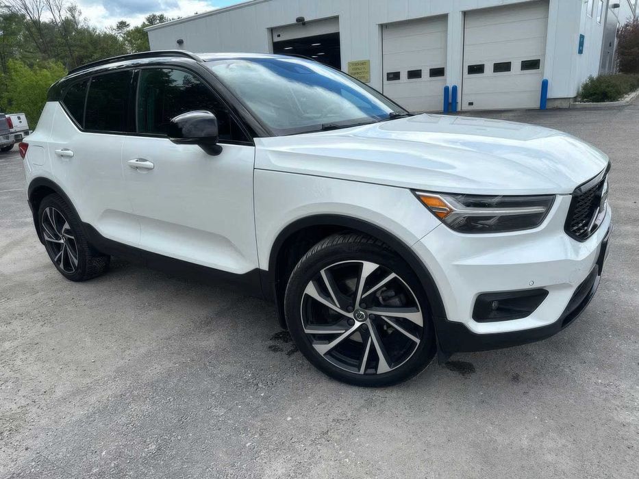 Volvo XC40      2021