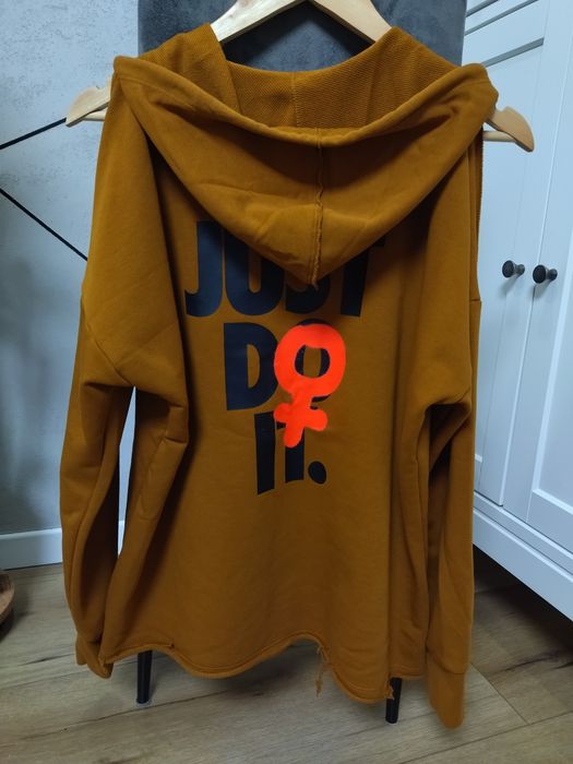 Bluza Nike z odkrytymi ramionami