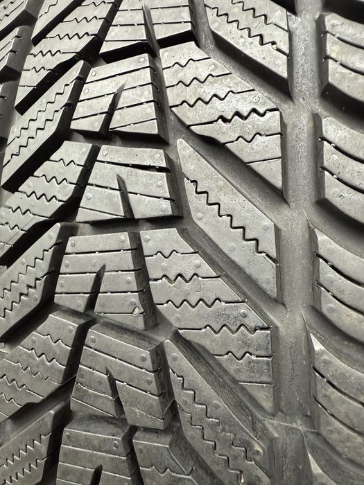 Зимові шини 225/40 R18 Hankook Winter Icept Evo 3 2шт. 95% 2022