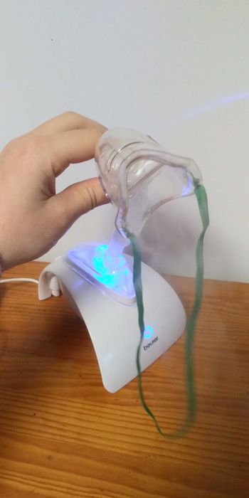 Inalador é um nebulizador de ultrassons.