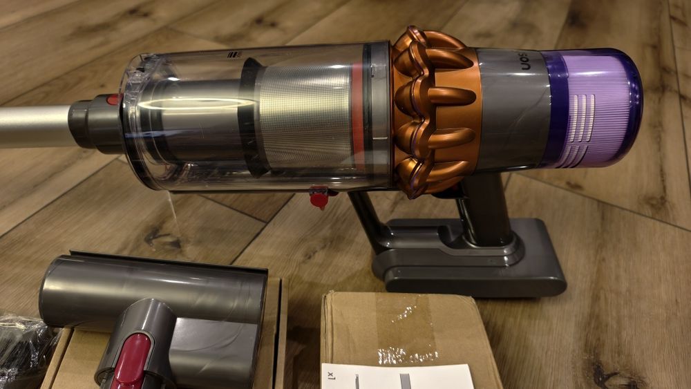 Пилосос Dyson v15. Новий