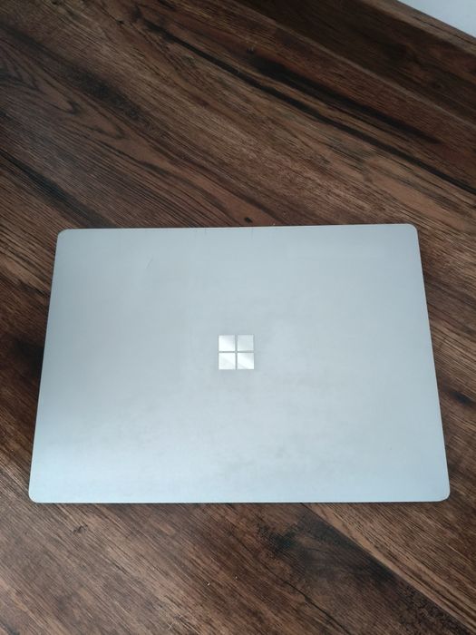 Laptop dotykowy Microsoft Surface Laptop Intel Core i5-8350u + ładowa