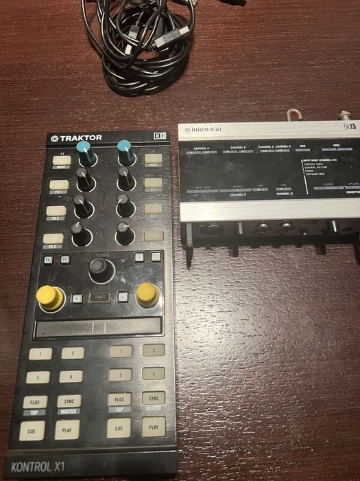 Traktor audio 8 e controlador x1