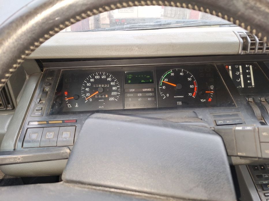 Продам Рено 25 не на ходу.