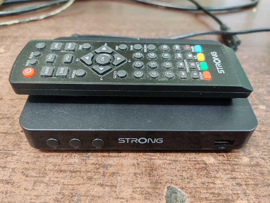 Dekoder dvbt Strong z pilotem