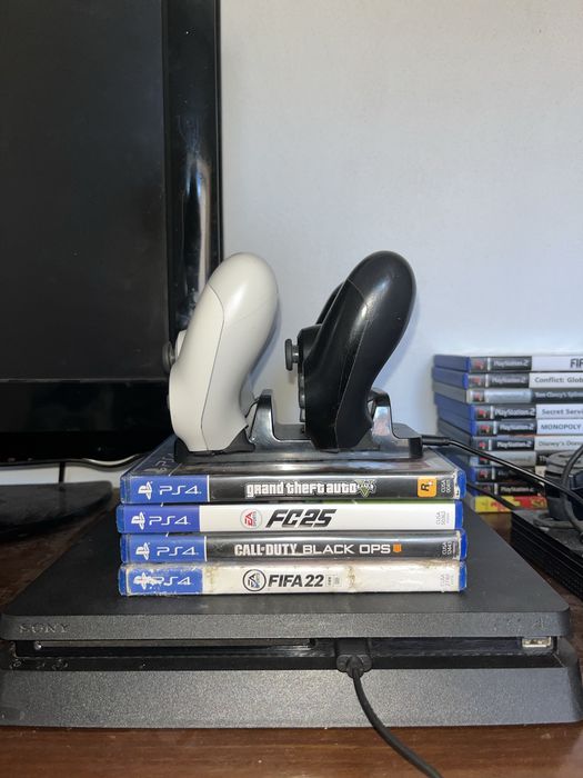 PS4 Slim 500GB + 2 Comandos Originais + Doca + Jogos