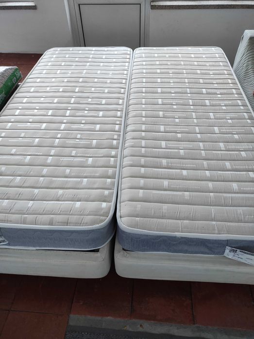 2 Estrados de solteiro e 2 colchões