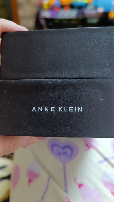 Продам часы Anne Klein