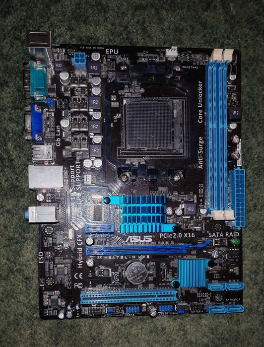 Материнська плата сокет AM3+