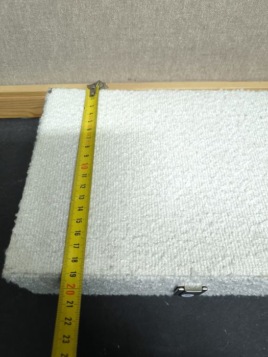 Caixa de joias branca
Caixa para guardar joias com um fecho metálico.