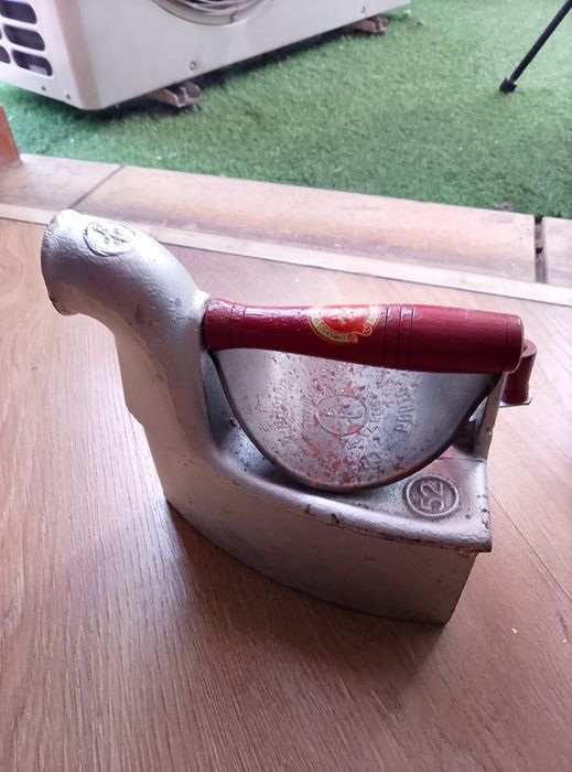 Ferro de engomar antigo64285124993409120