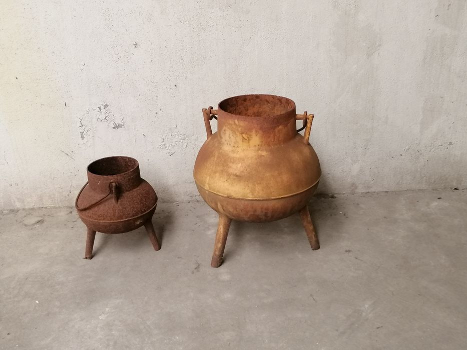 Three-Legged Pots502336800142151681