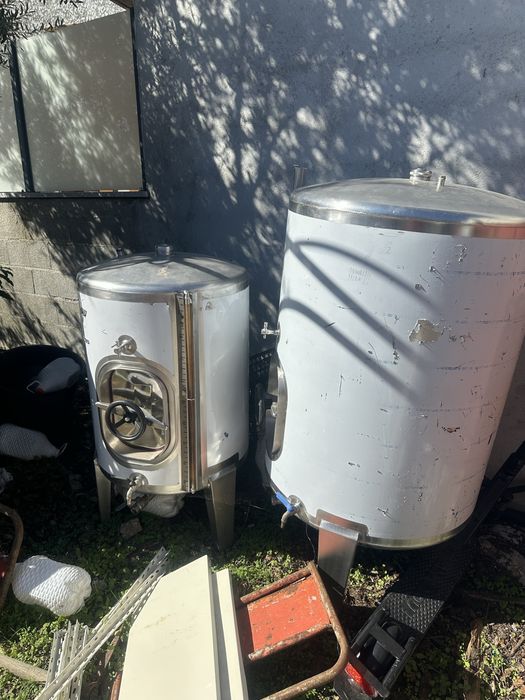 Cubas de vinho como novas