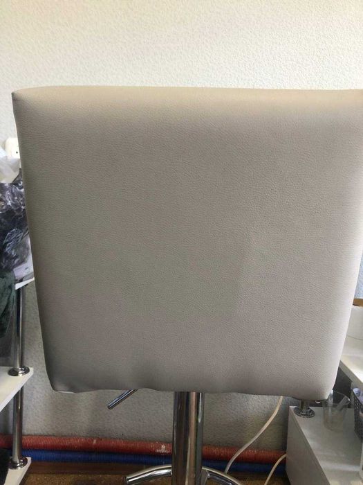 Барний стілець що регулюється по висоті