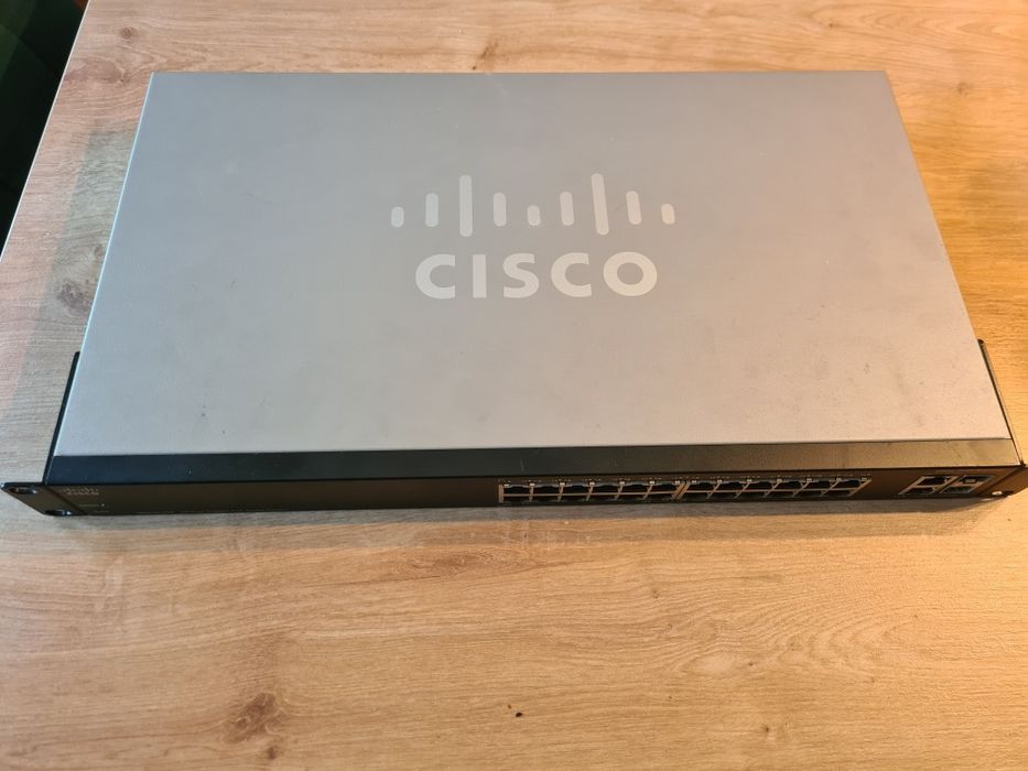 switch Cisco SG200-26P 26-Port Gigabit PoE Smart Switch.