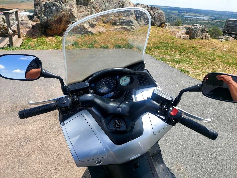Honda Silver Wing 600 com 21.336 km e revisão feita