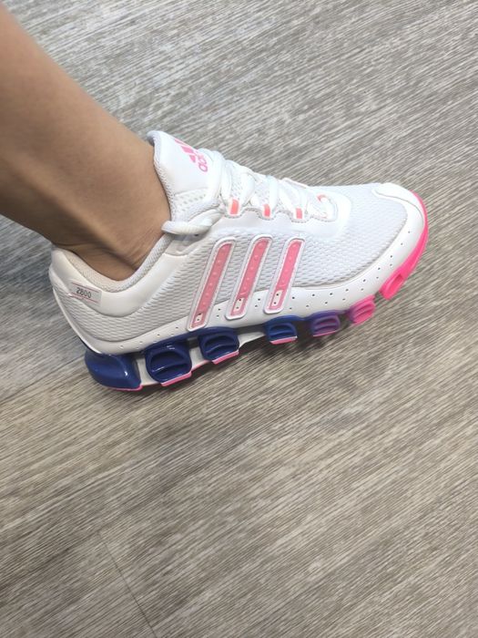 Кросівки жіночі Adidas 38.5 нові