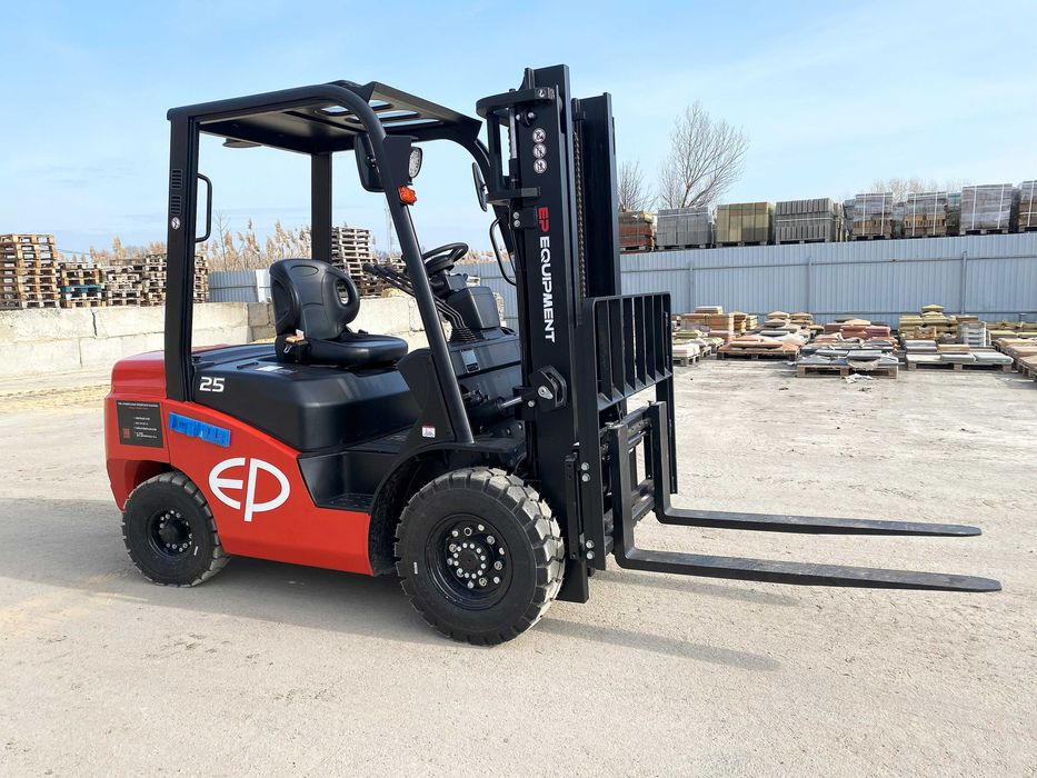 Продаж вилкових навантажувачів Київ нові та вживані гарантія доставка