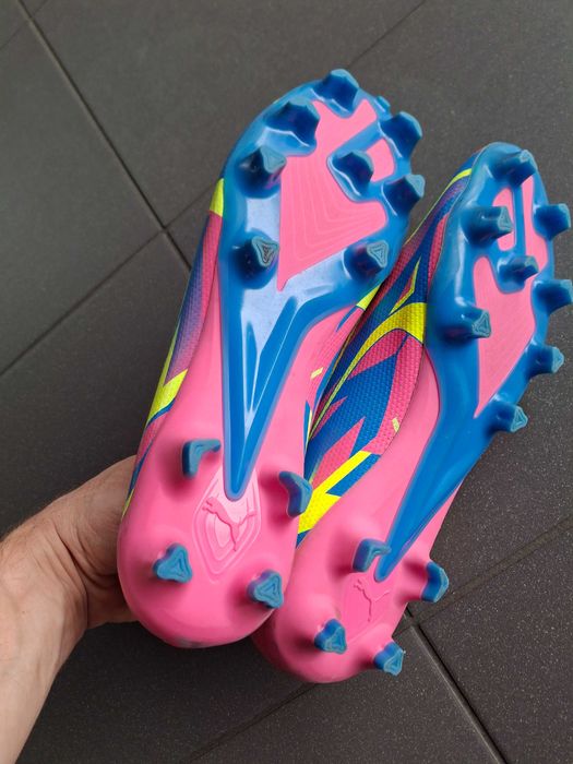 3 pary korków do piłki Nike, Puma, Kipsta