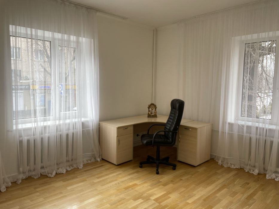 Подобов 2-ка в самому центрі, документи.