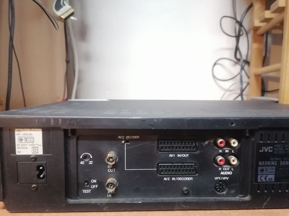 Magnetowid VHS JVC HR-J605EG  hi-fi stereo pilot
