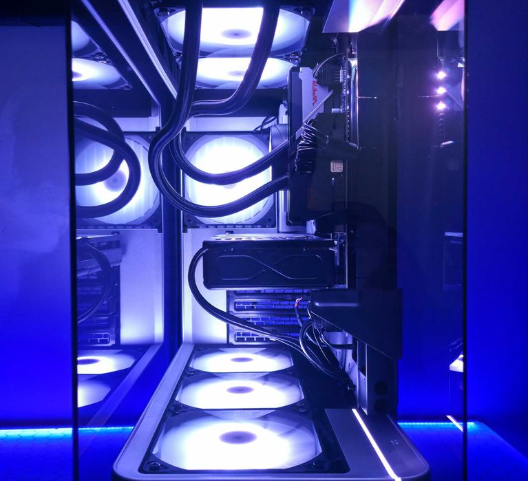 Komputer gamingowy Ryzen 7 7800X3D, RTX 5070, DDR 5 32gb 6000m, M2 1Tb