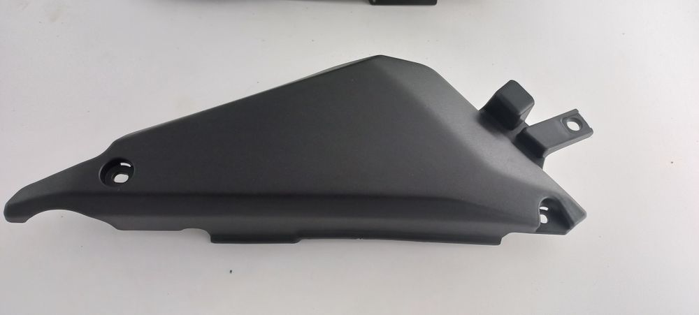 Kawasaki z650 wypełnienie bok L P