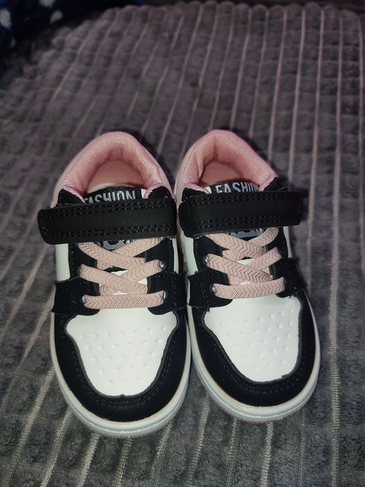 Кросівки для дівчинки