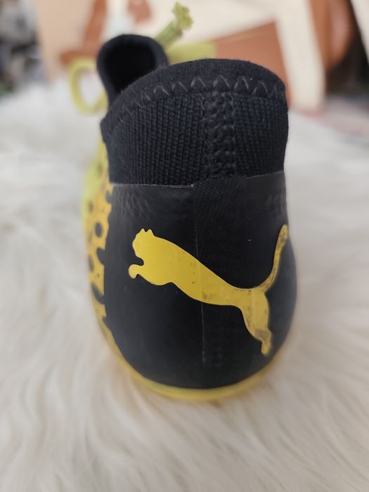 Puma lewy but Korki do gry w nogę, jeden żółto czarny, r. 35