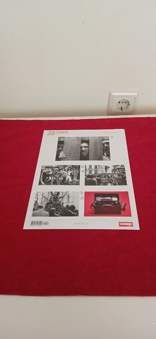 Entrega da coleção 25 de Abril, nova