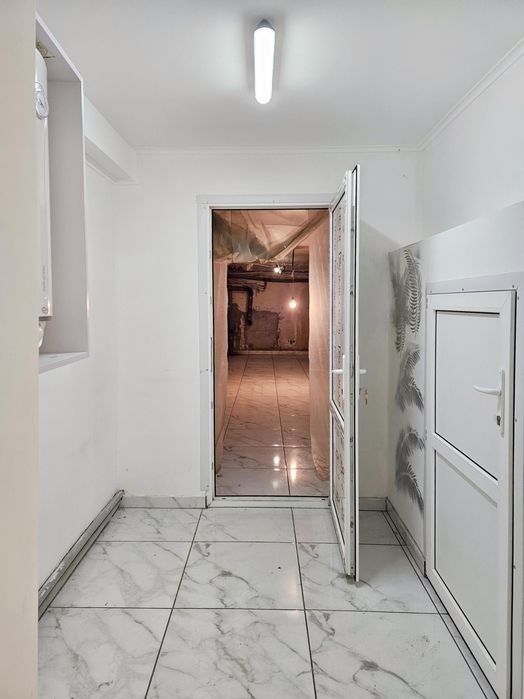 Продаж приміщення у прохідному місці. Сихів.