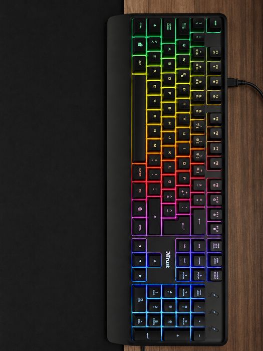 Teclado Gaming Trust RGB com fio