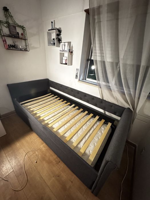 Cama Belliani de solteiro usada mas como nova