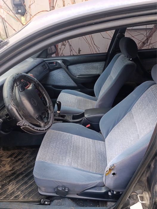 Легкове авто Тайота  Каріна