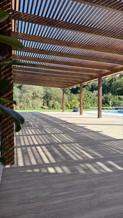 Pérgulas, telheiros em madeira em todo o país