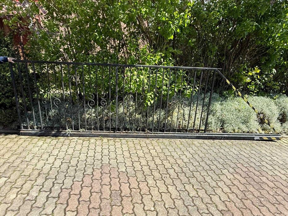 Brama wjazdowa przesuwna – 370cm światło, 520 cm długości