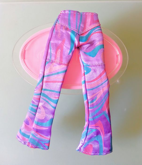 Barbie vários estilos de calças .