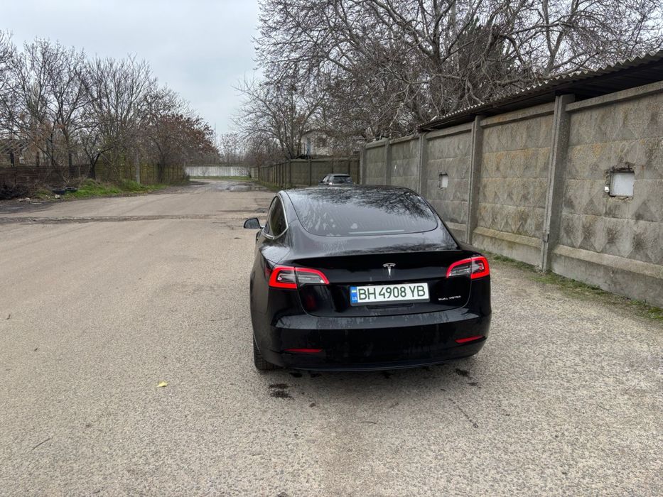 Оренда Tesla Model 3 dual motors long range