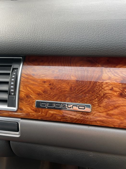 Audi  A8  Срочно