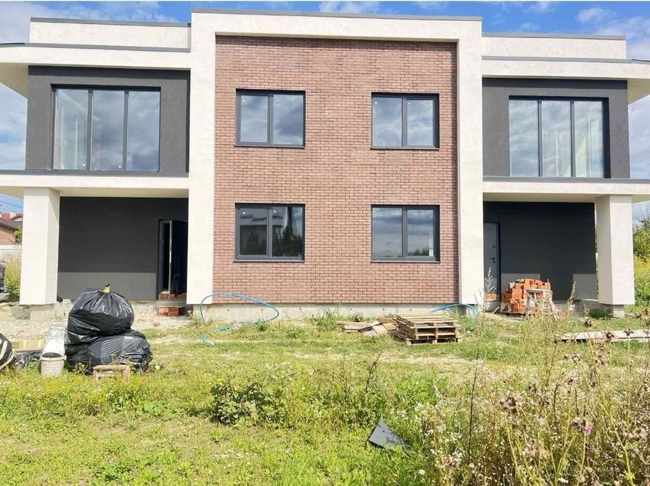 Продам житловий будинок (1/2 праву частину дуплексу) в с.Кам'янопілля (біля окружної дороги) біля Львову