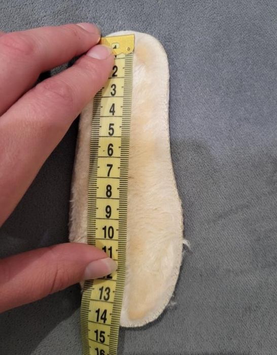 Продам зимові ботінки  на дівчинку нові. Устілка 14см