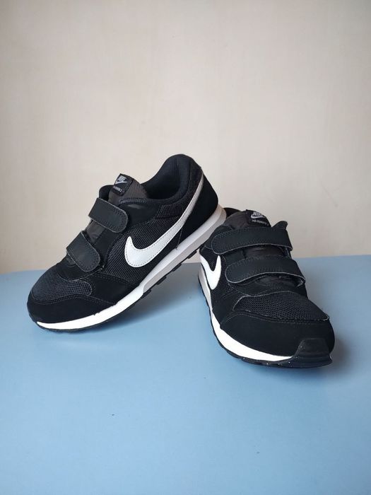 Кросовки Nike 35p мокасини хайтопи кросівки