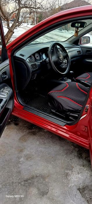 Мицубиси лансер.