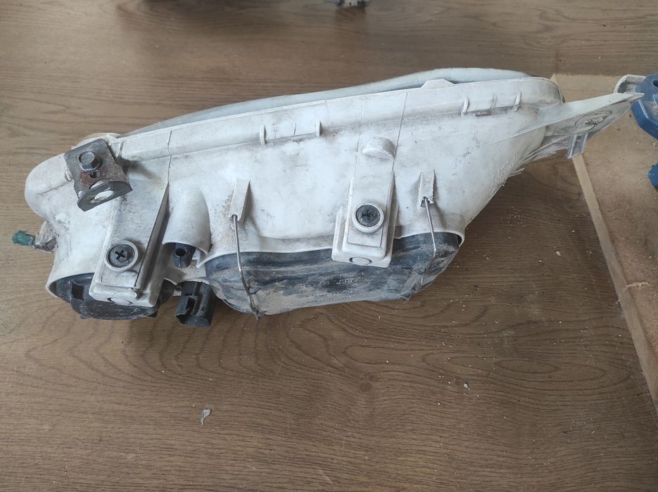 Farol esquerdo Ford Fiesta 1998